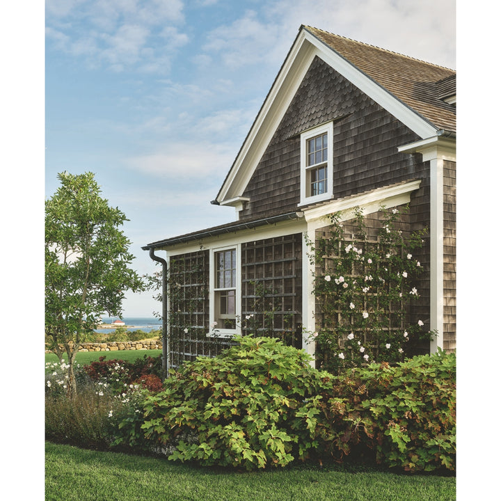 Summer by the Sea: Cottages from Watch Hill to Little Compton