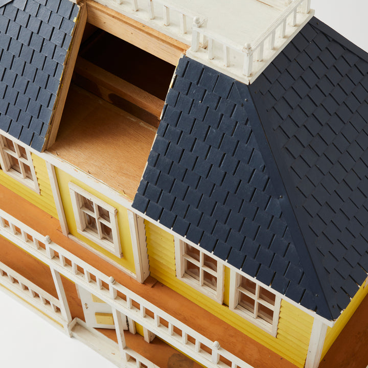 Vintage Victorian Dollhouse